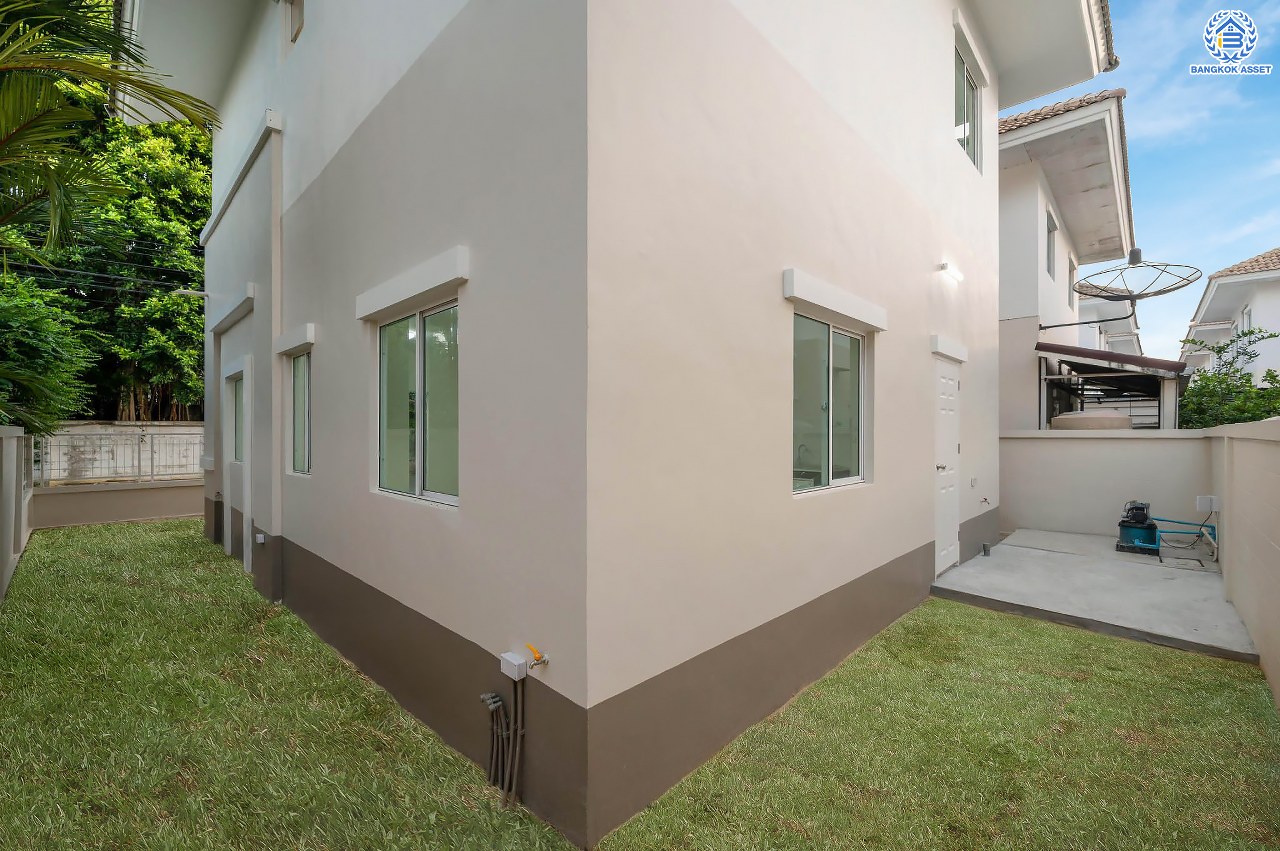 บ้านมือสองตกแต่งใหม่ โครงการ แลนซิโอ วงแหวน-ปิ่นเกล้า เนื้อที่ 37.3 ตร.ว. พื้นที่ใช้สอย 109.33 ตร.ม. พร้อมฟังก์ชัน 3 ห้องนอน 2 ห้องน้ำ จอดรถได้ 1 คัน บนทำเลเดินทางสะดวก ใกล้ถนนกาญจนาภิเษก เข้า-ออกได้หลายเส้นทาง ใกล้จุดขึ้นทางด่วน "ศรีรัช" และรถไฟฟ้าสายสีม่วง "สถานีสามแยกบางใหญ่"